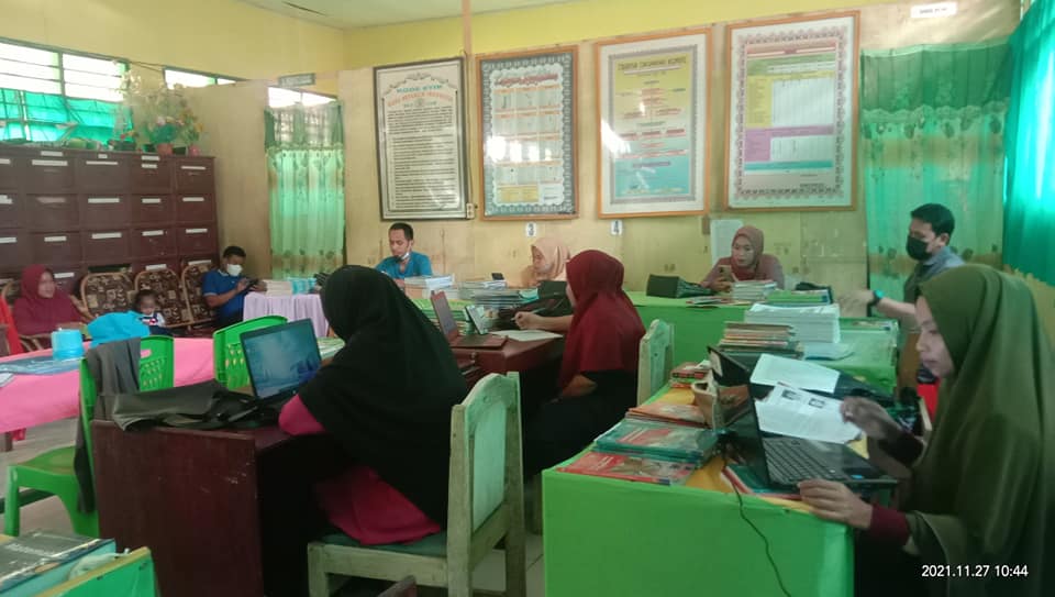 RAPAT EVALUASI KERJA